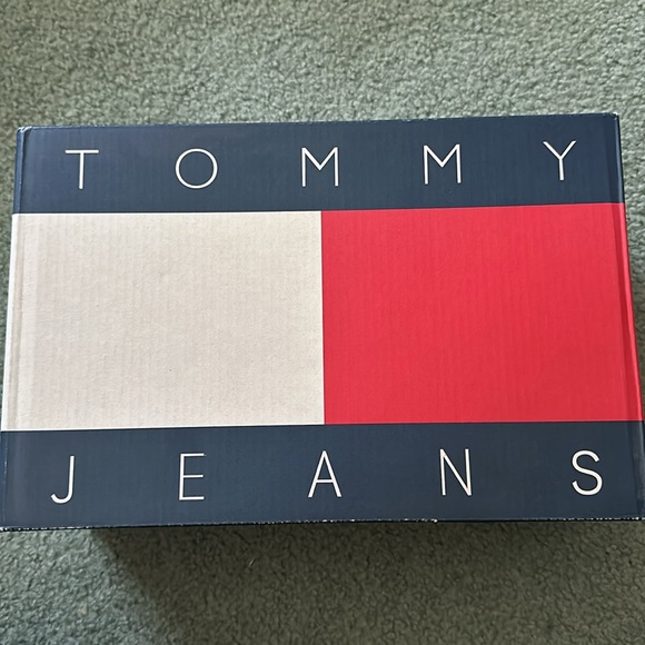 Tommy Hilfiger Sneakers - Picture 11 of 13